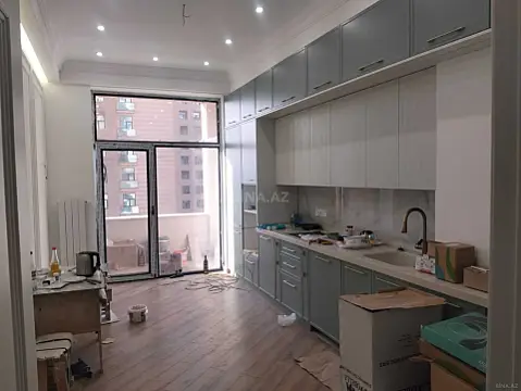 Satılır 4 otaqlı mənzil 148 m²