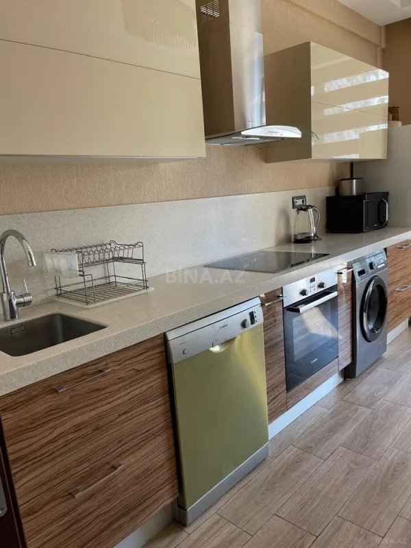 Kirayə verilir 2 otaqlı mənzil 110 m²
