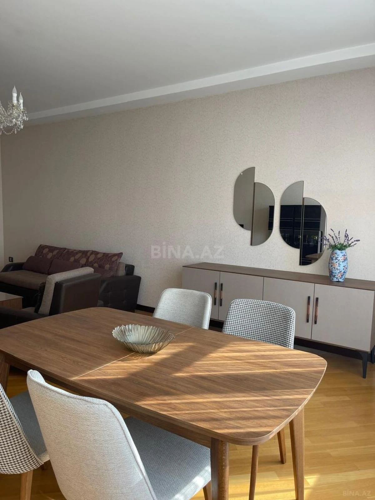 Kirayə verilir 2 otaqlı mənzil 110 m²