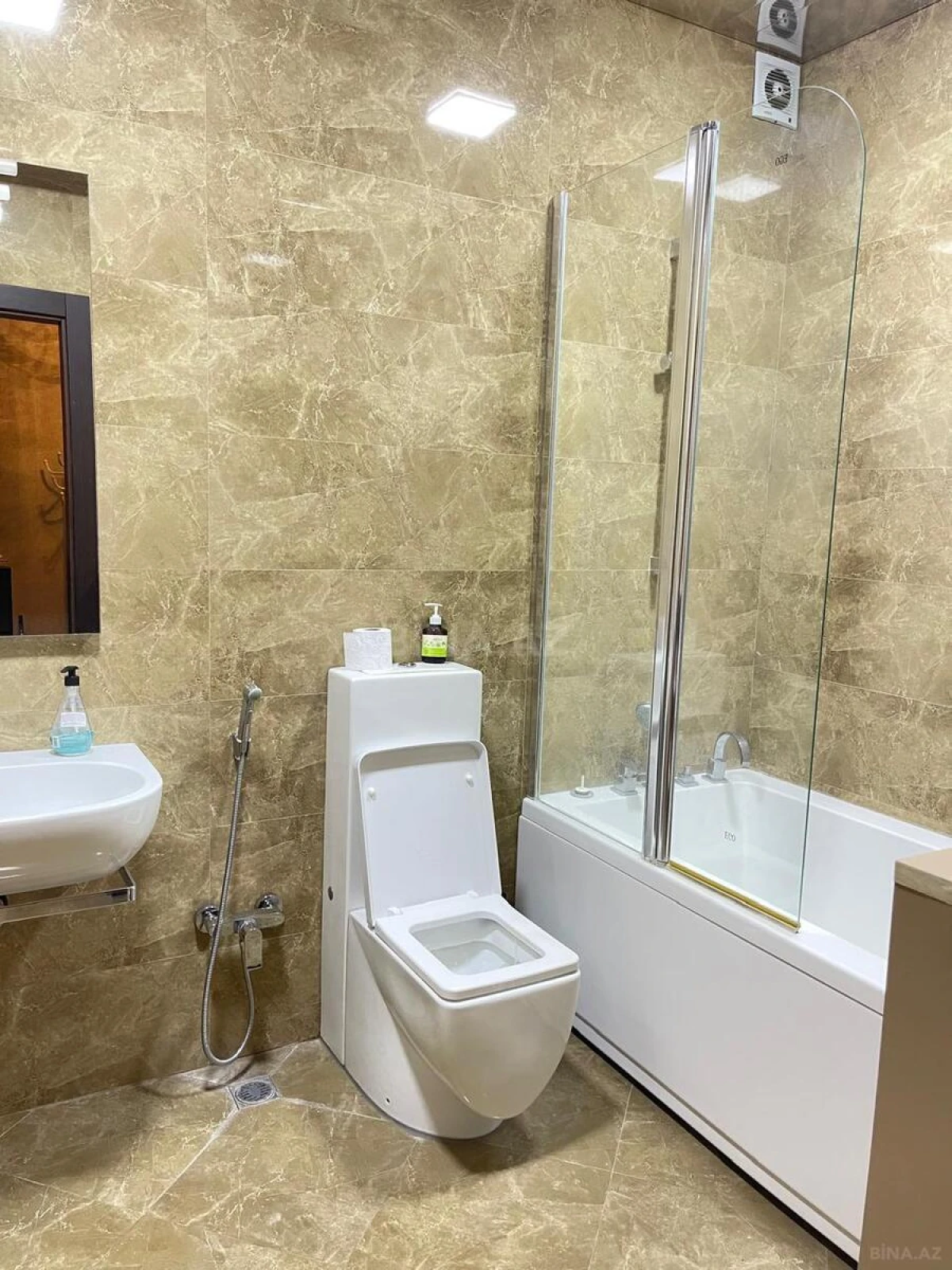 Kirayə verilir 2 otaqlı mənzil 110 m²