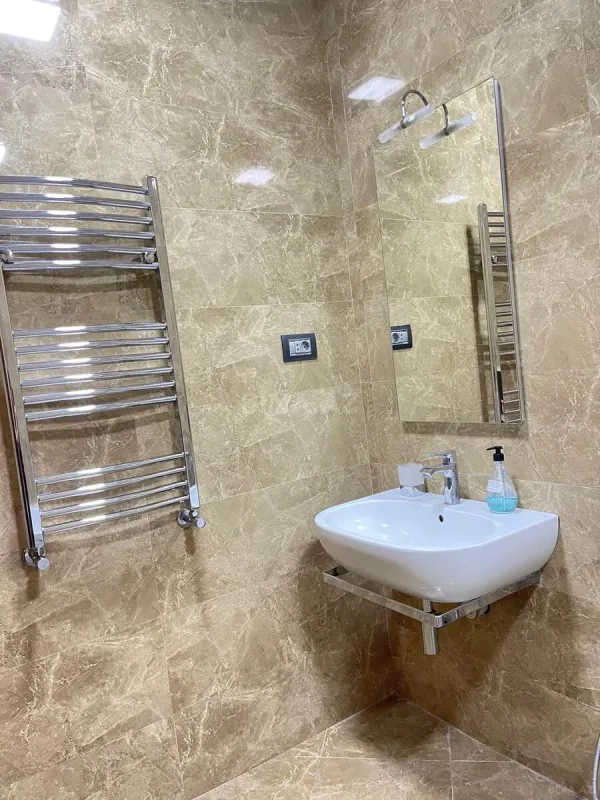 Kirayə verilir 2 otaqlı mənzil 110 m²