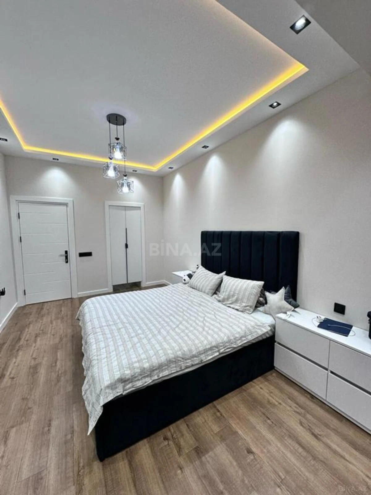 Satılır 2 otaqlı mənzil 92 m²