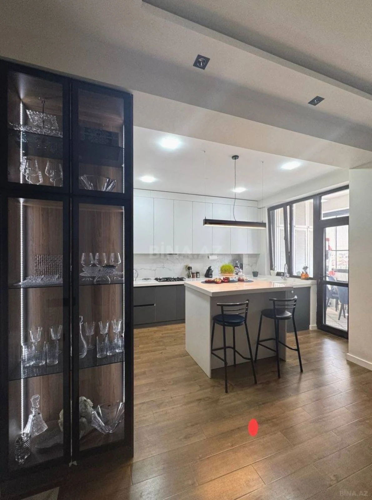 Satılır 2 otaqlı mənzil 92 m²