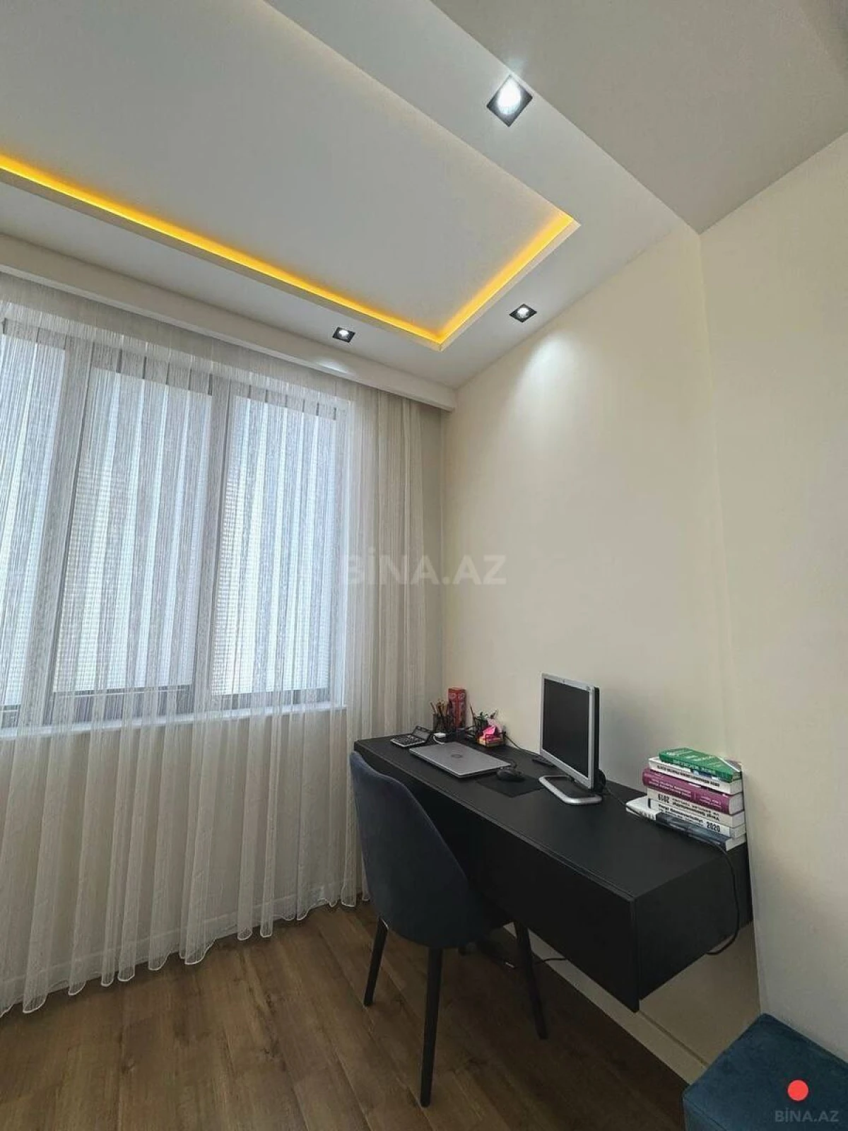 Satılır 2 otaqlı mənzil 92 m²
