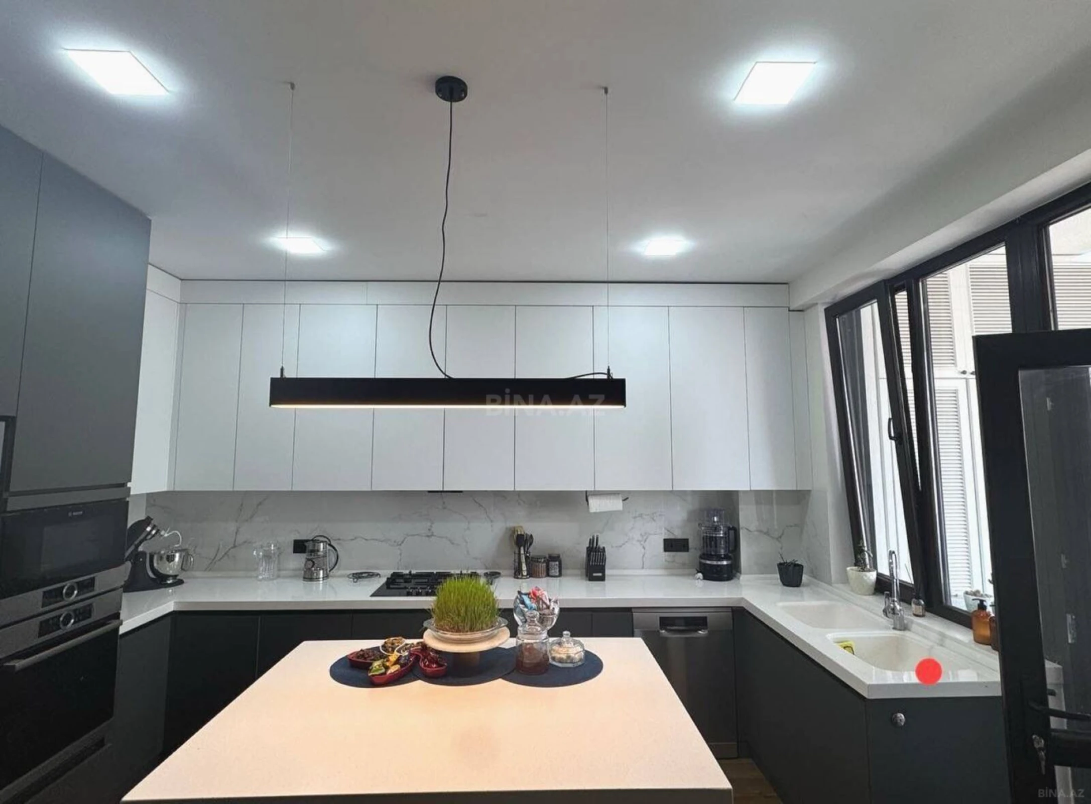 Satılır 2 otaqlı mənzil 92 m²