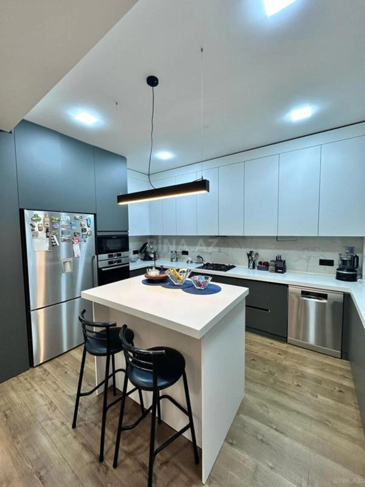 Satılır 2 otaqlı mənzil 92 m²