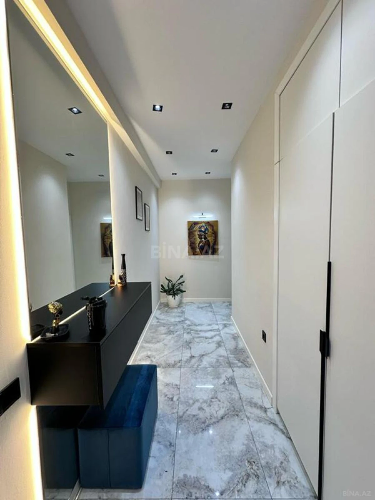 Satılır 2 otaqlı mənzil 92 m²