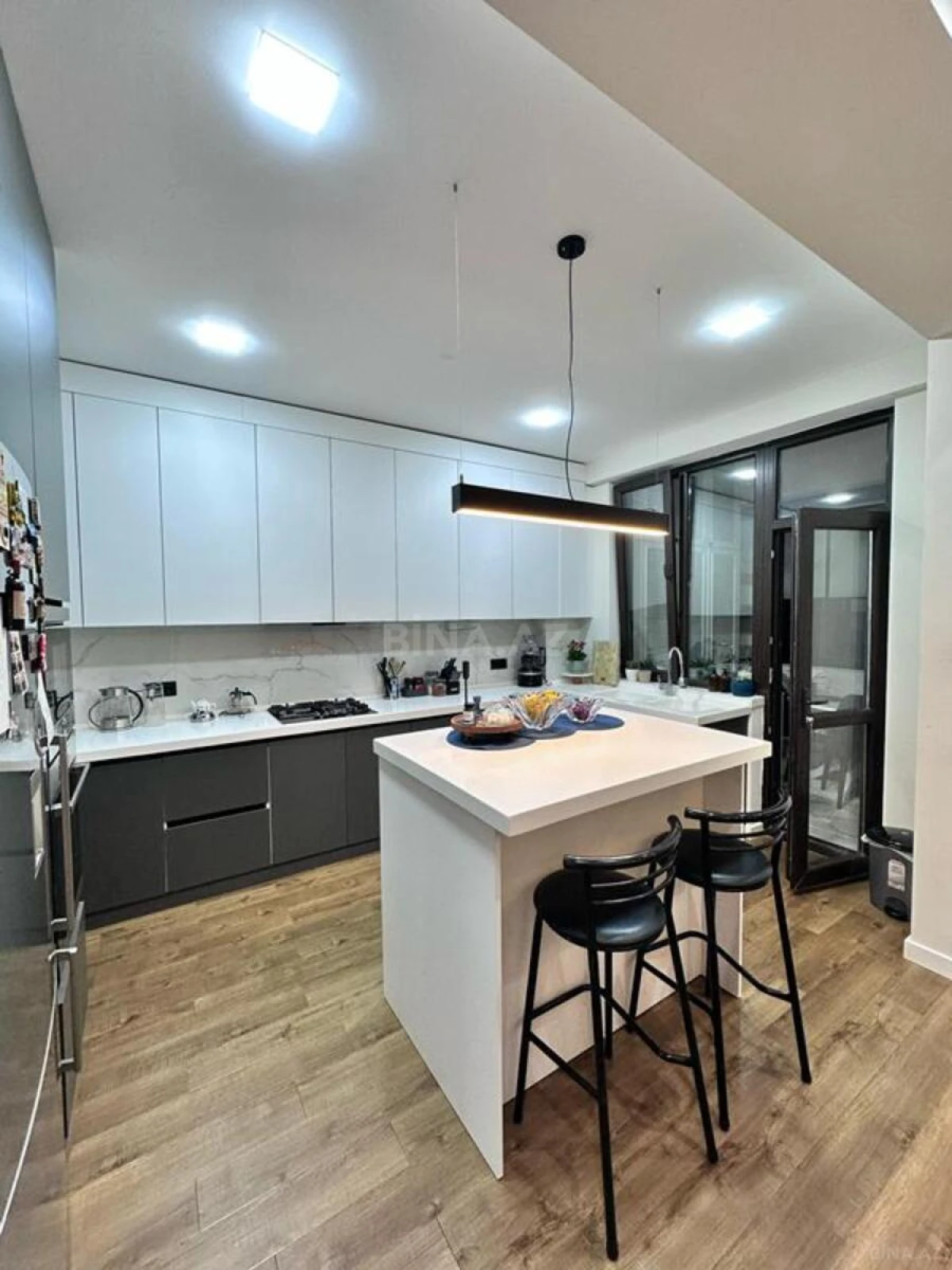 Satılır 2 otaqlı mənzil 92 m²