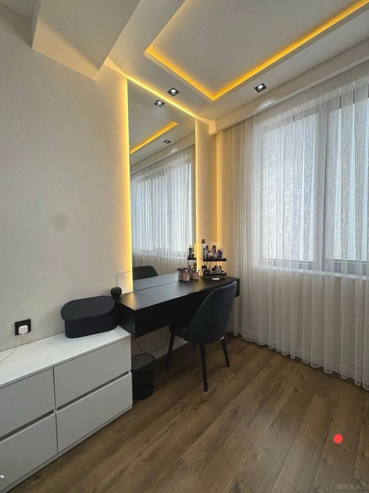 Satılır 2 otaqlı mənzil 92 m²