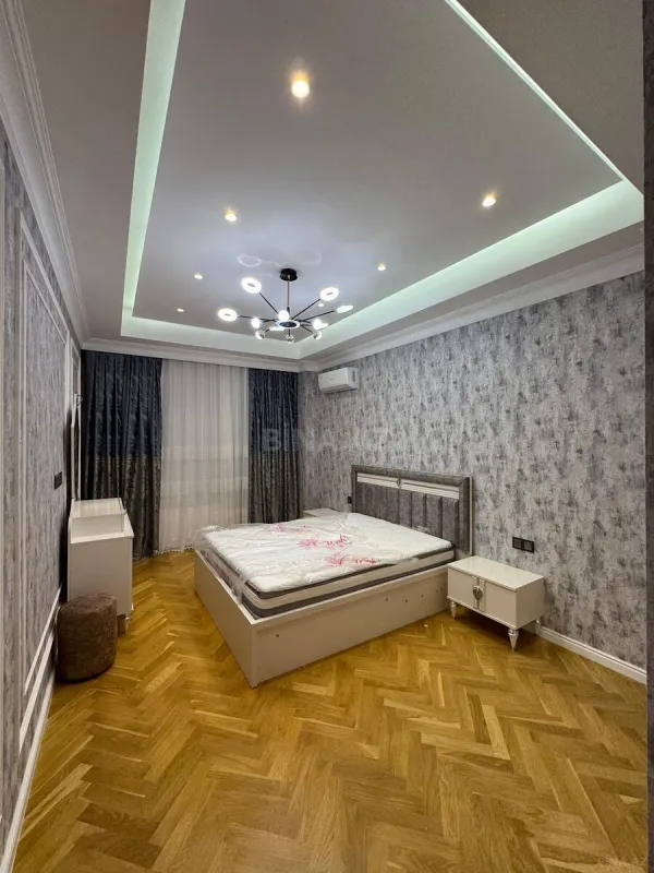 Kirayə verilir 2 otaqlı mənzil 92 m²