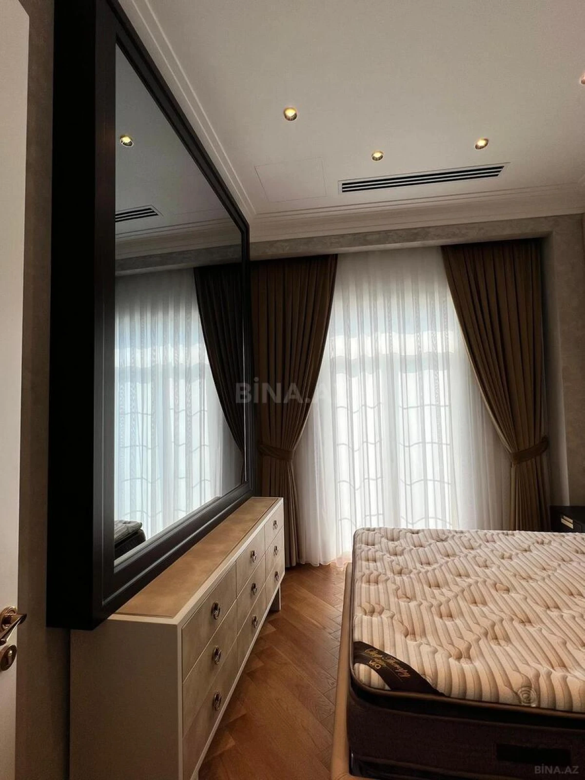 Kirayə verilir 3 otaqlı mənzil 115 m²