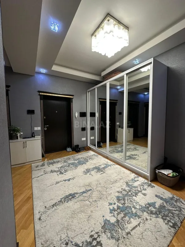 Satılır 2 otaqlı mənzil 87 m²