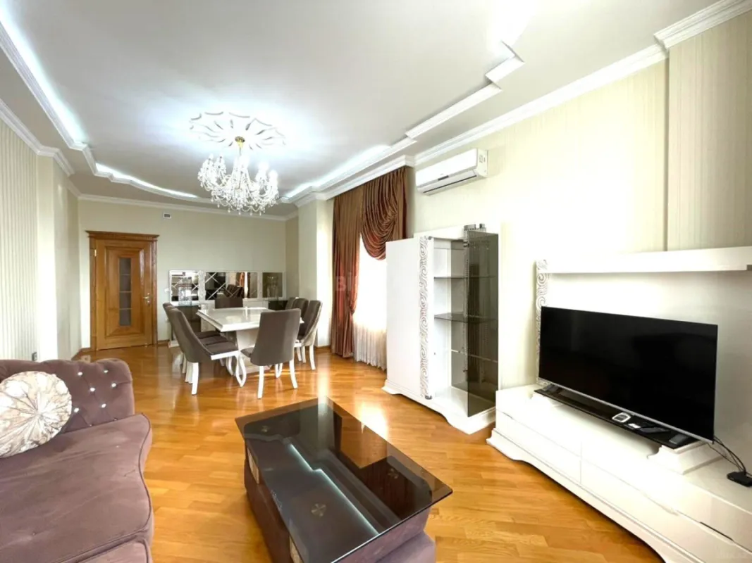Kirayə verilir 3 otaqlı mənzil 130 m²