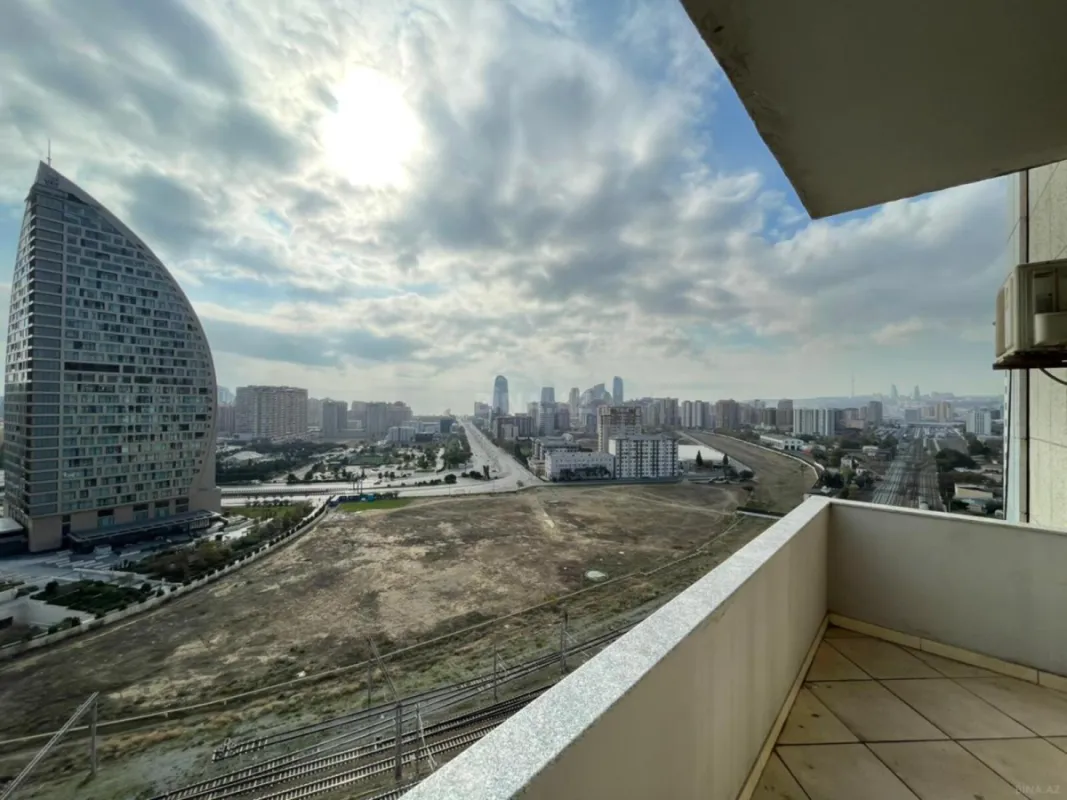 Kirayə verilir 3 otaqlı mənzil 130 m²