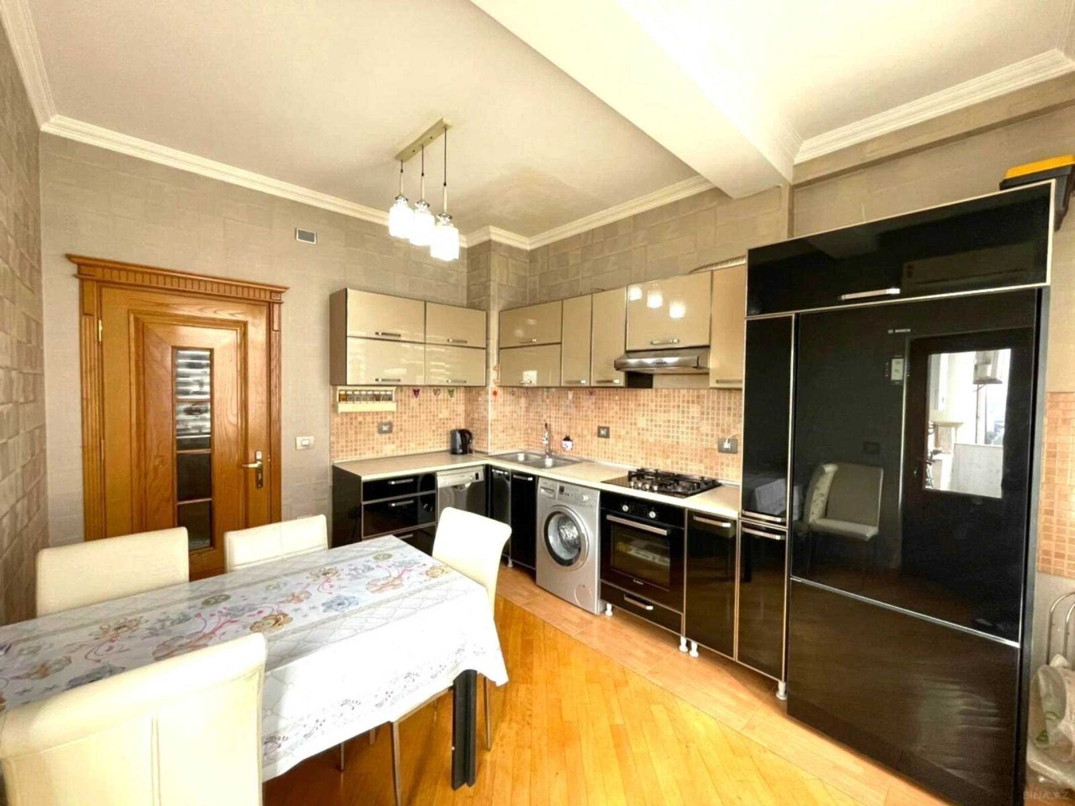 Kirayə verilir 3 otaqlı mənzil 130 m²