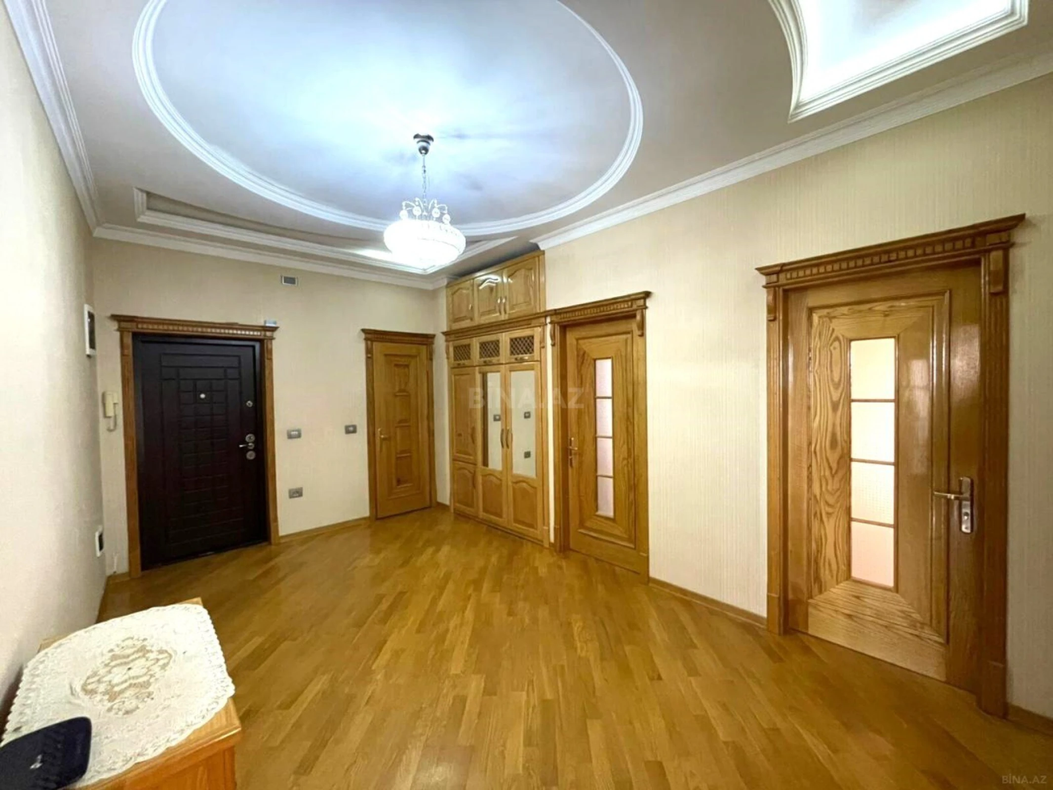 Kirayə verilir 3 otaqlı mənzil 130 m²