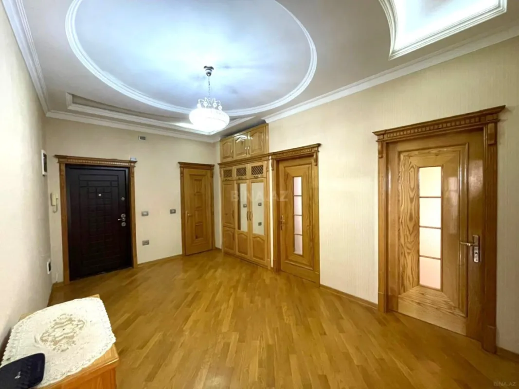 Kirayə verilir 3 otaqlı mənzil 130 m²