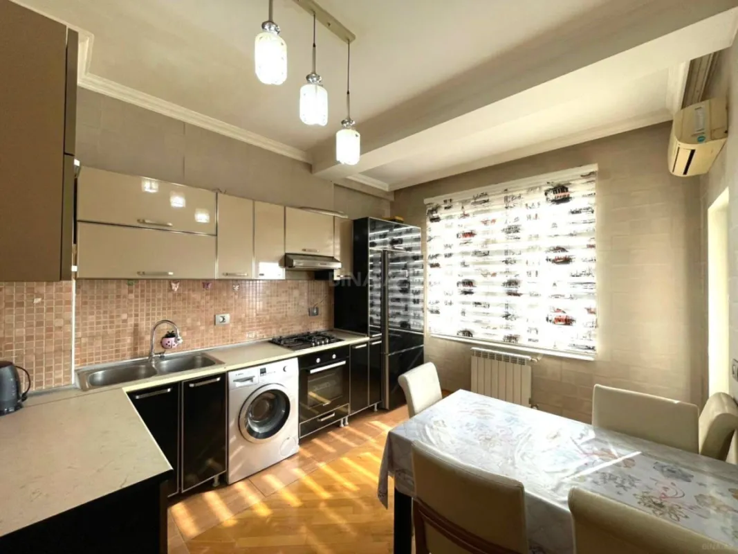 Kirayə verilir 3 otaqlı mənzil 130 m²