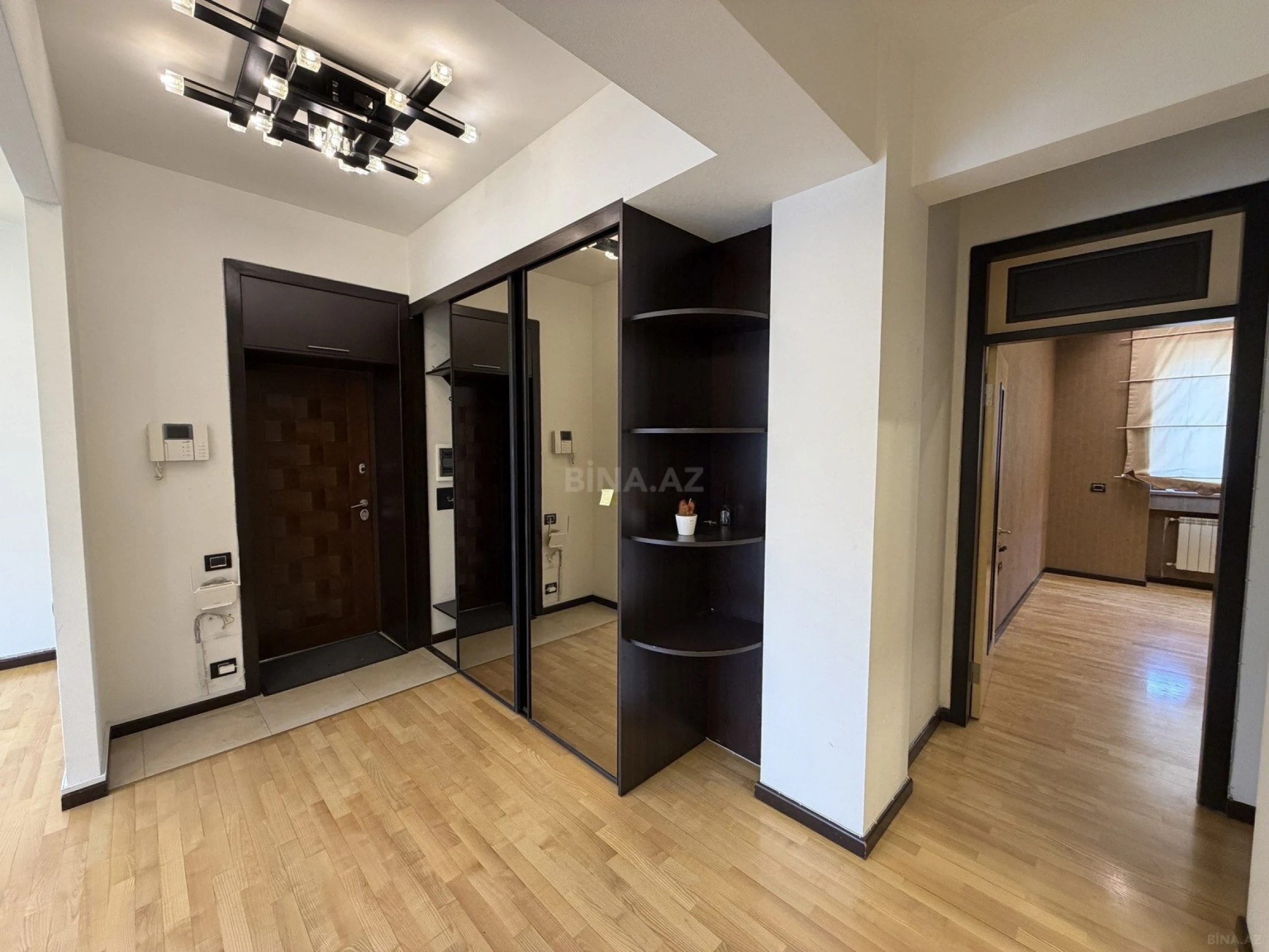Satılır 3 otaqlı mənzil 90 m²