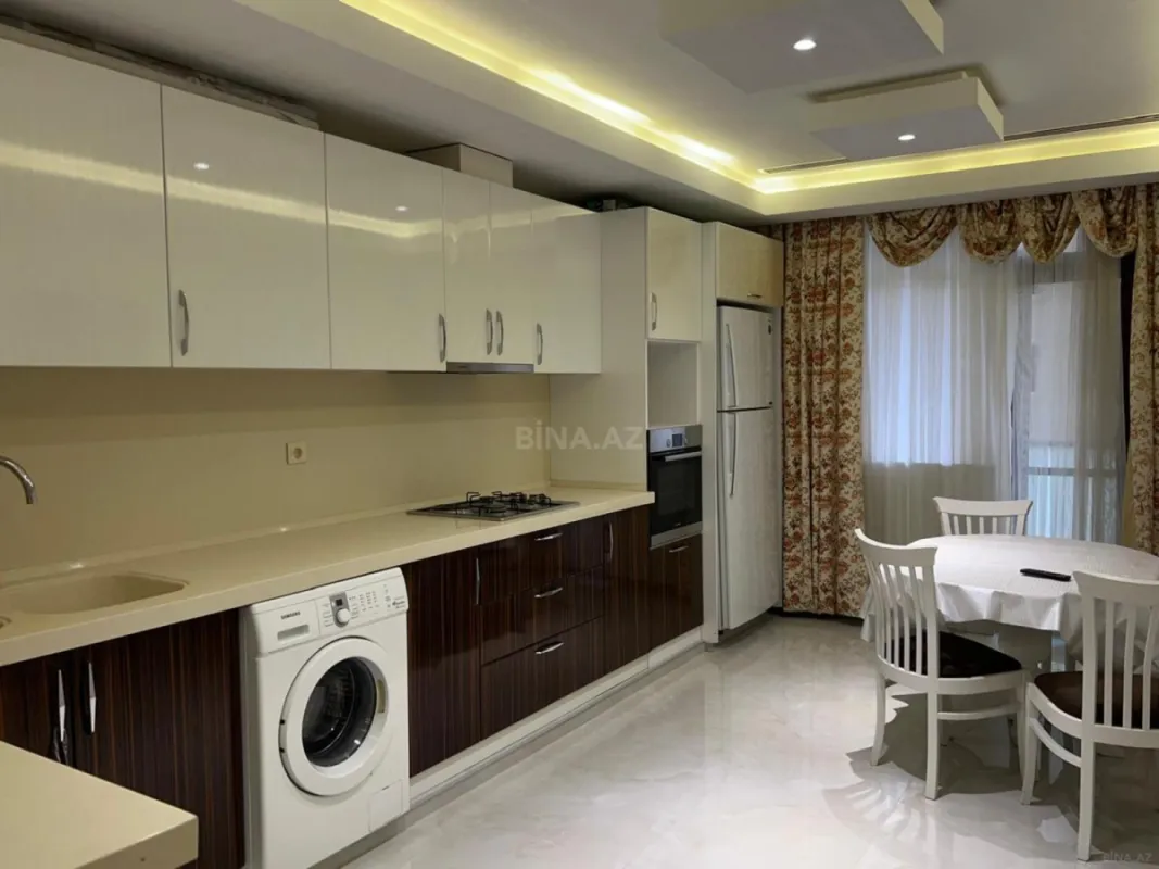 Kirayə verilir 3 otaqlı mənzil 160 m²