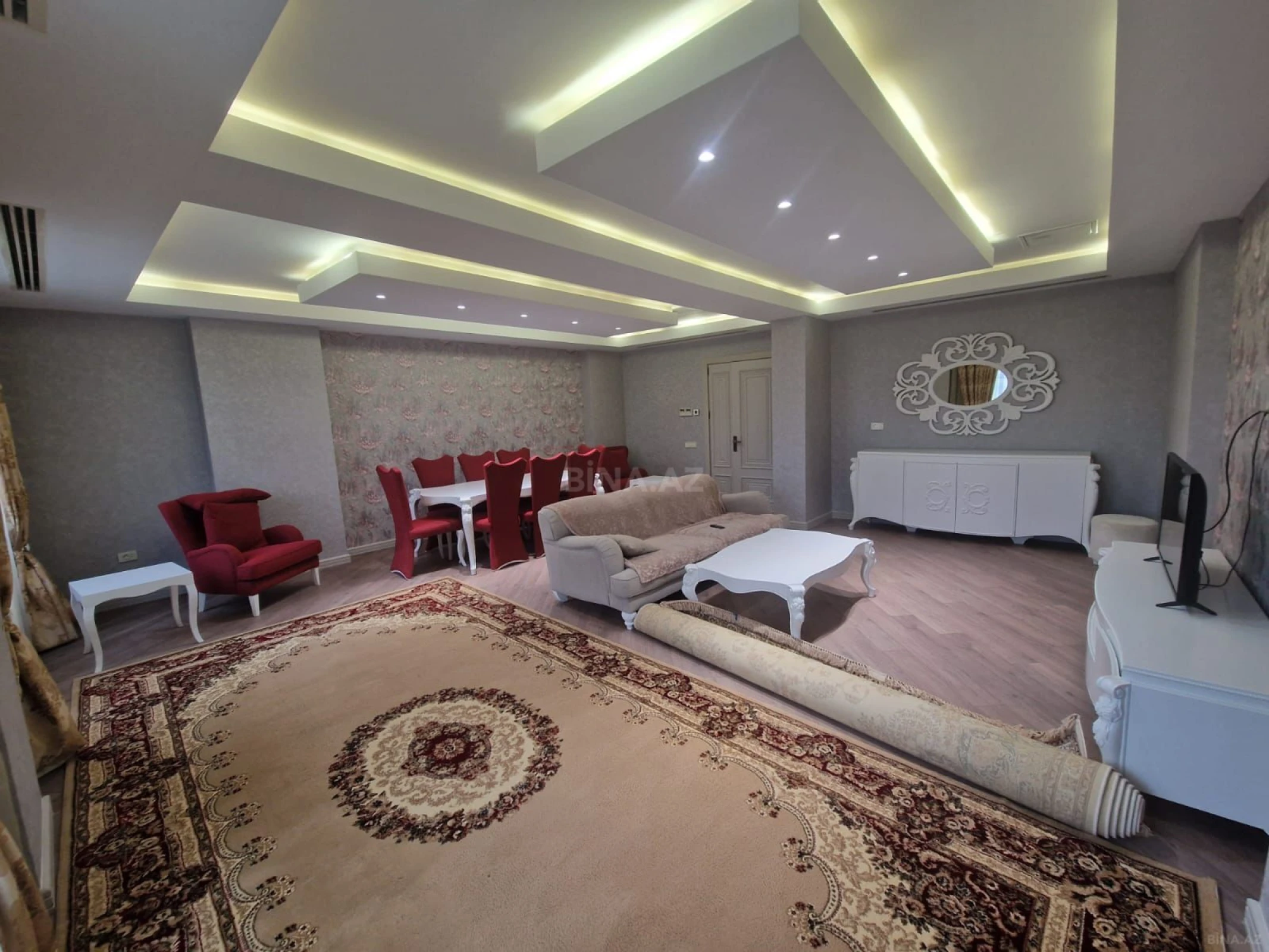 Kirayə verilir 3 otaqlı mənzil 160 m²