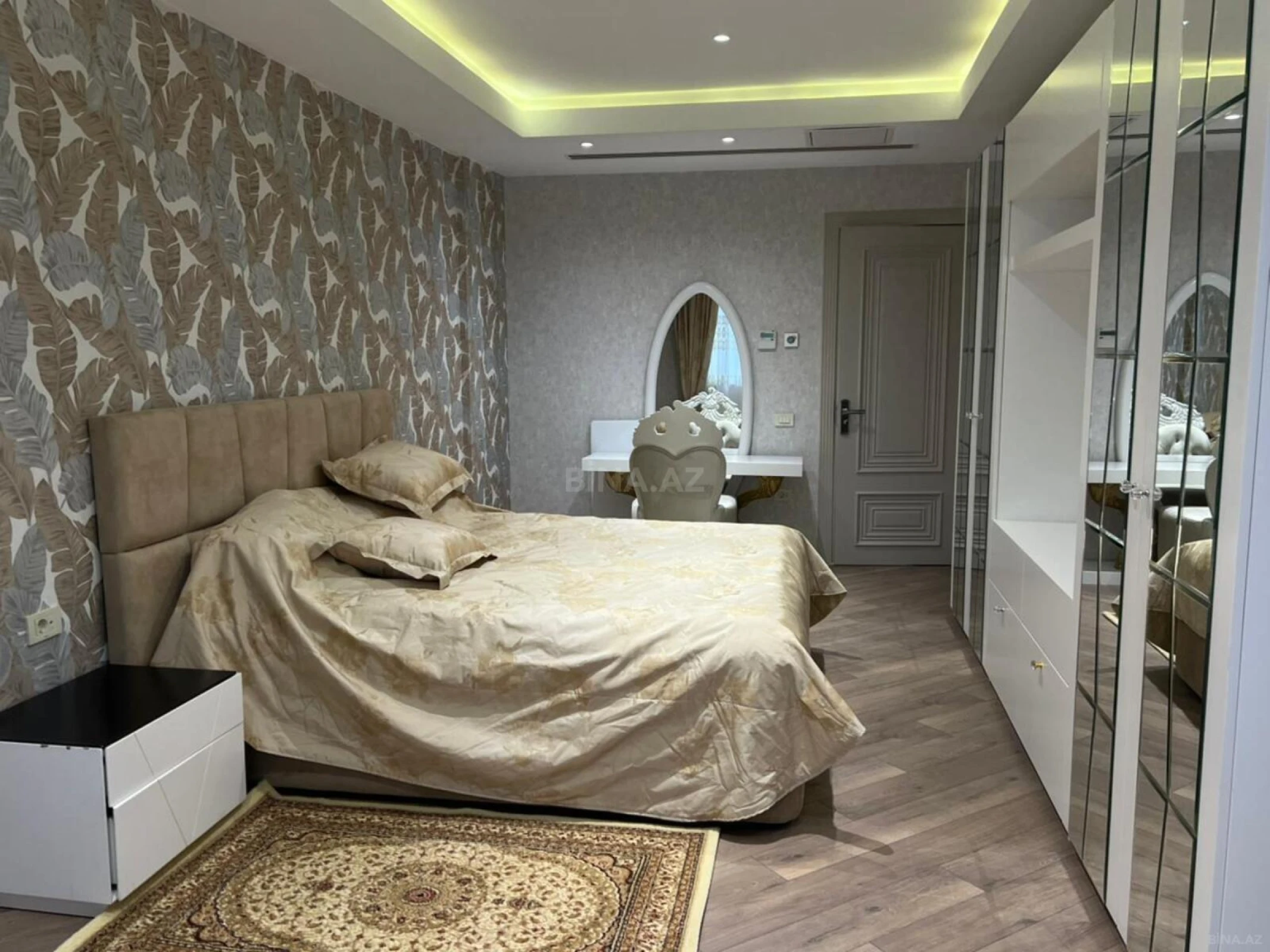 Kirayə verilir 3 otaqlı mənzil 160 m²