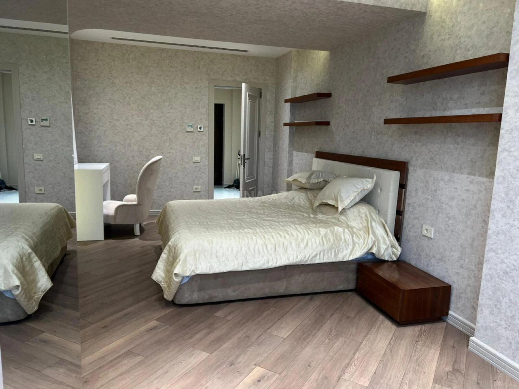 Kirayə verilir 3 otaqlı mənzil 160 m²