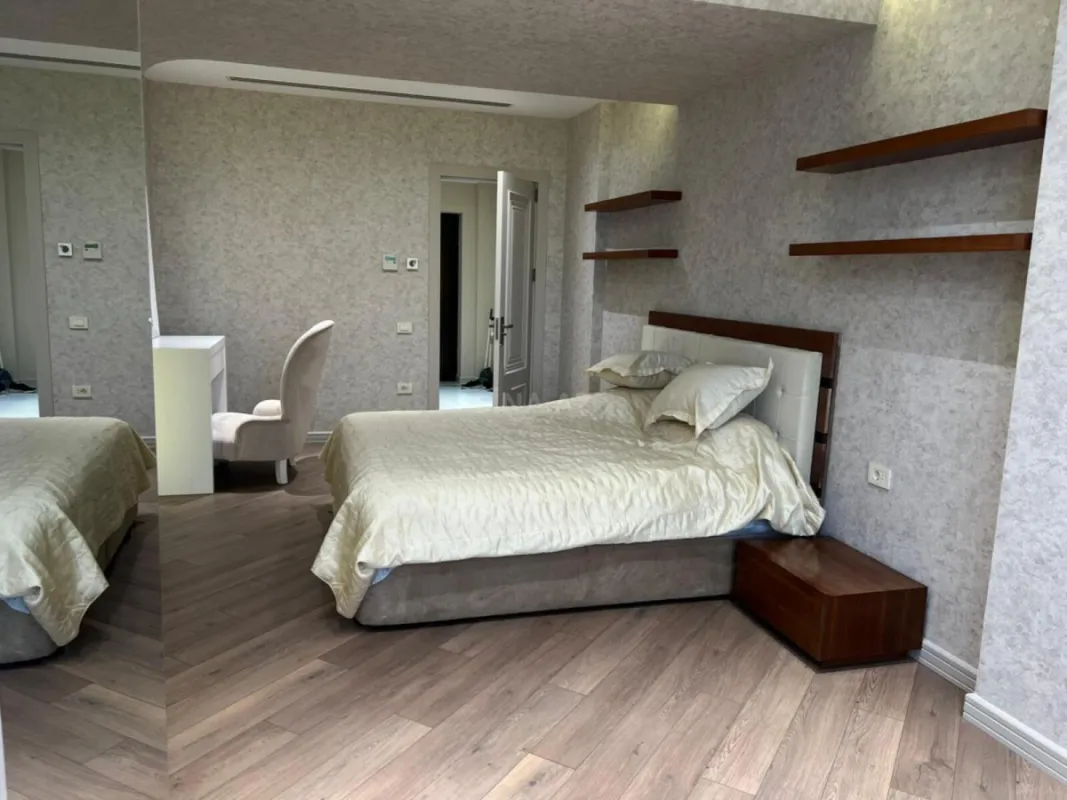 Kirayə verilir 3 otaqlı mənzil 160 m²