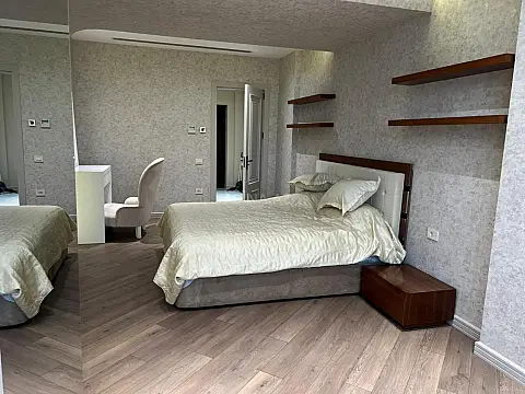 Kirayə verilir 3 otaqlı mənzil 160 m²