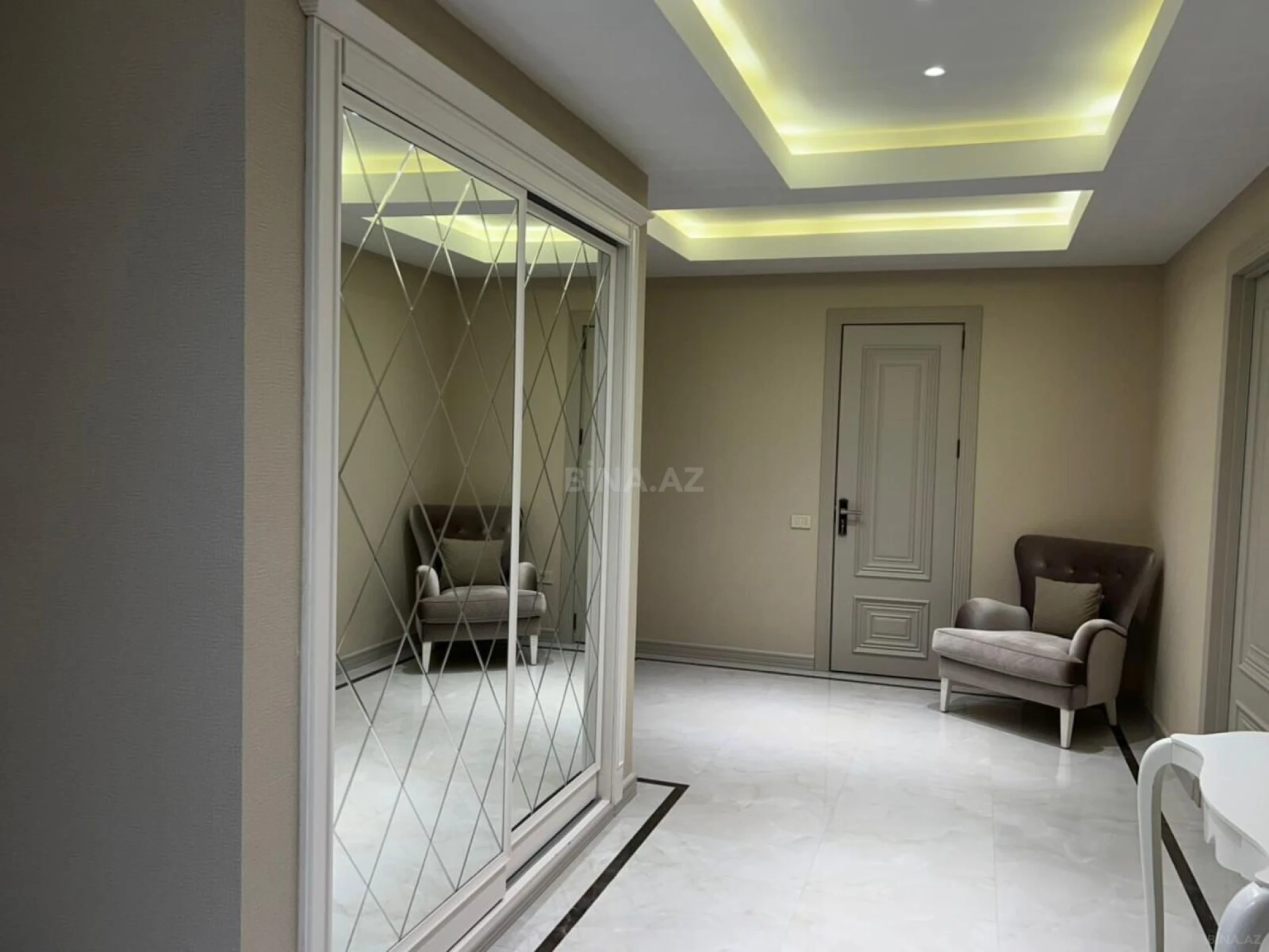 Kirayə verilir 3 otaqlı mənzil 160 m²
