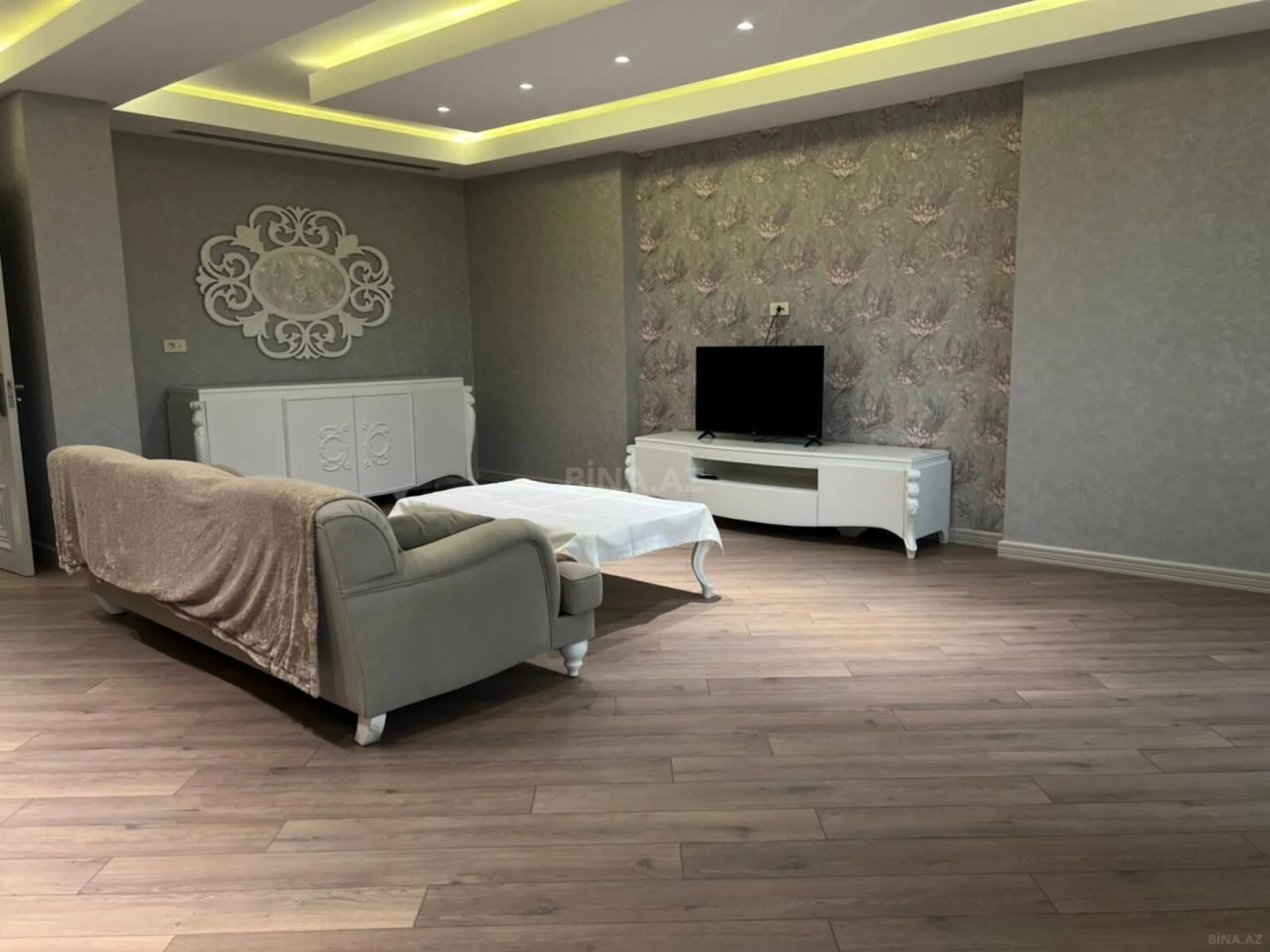 Kirayə verilir 3 otaqlı mənzil 160 m²