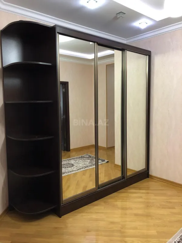 Kirayə verilir 2 otaqlı mənzil 113 m²