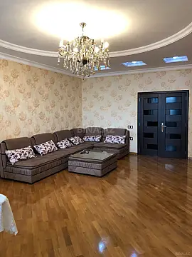 Kirayə verilir 2 otaqlı mənzil 113 m²