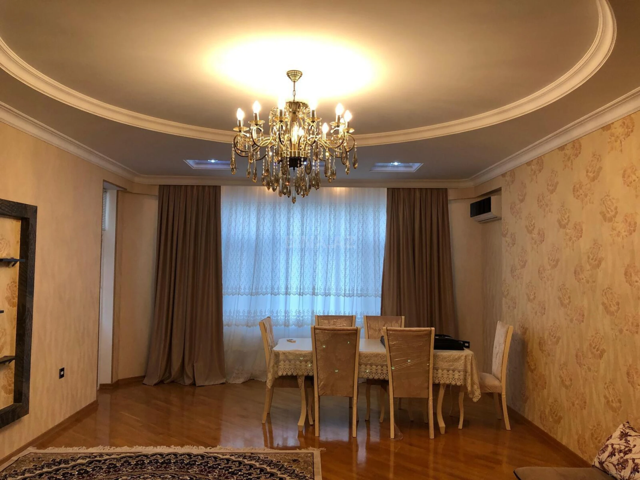 Kirayə verilir 2 otaqlı mənzil 113 m²