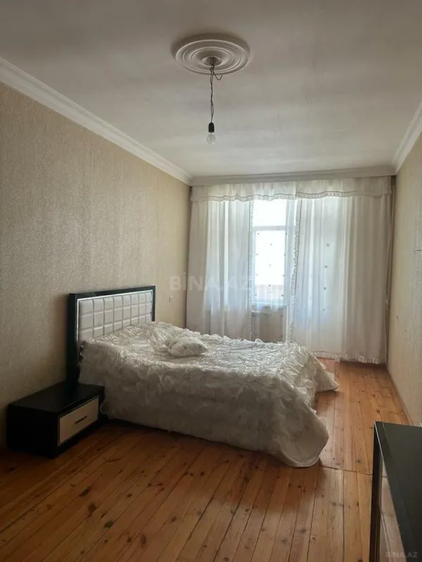 Kirayə verilir 2 otaqlı mənzil 98 m²
