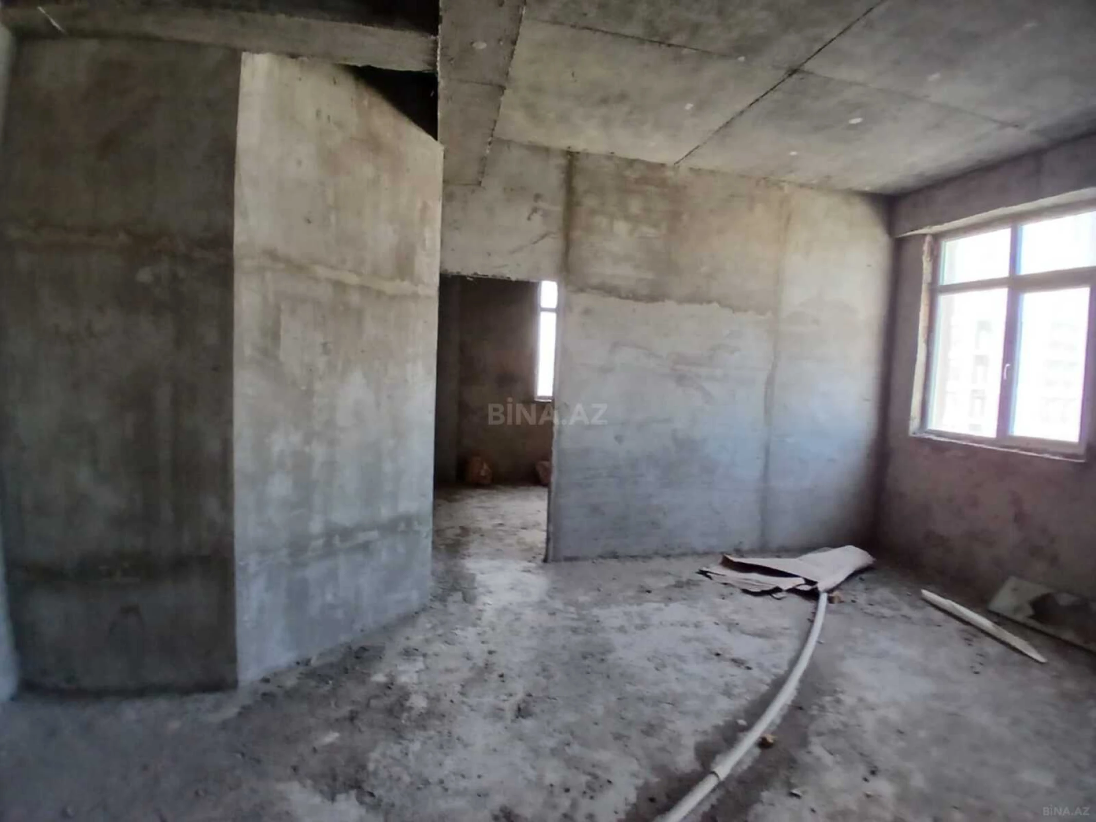 Satılır 3 otaqlı mənzil 176 m²