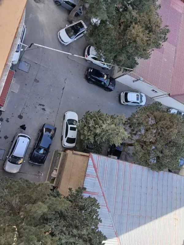 Satılır 3 otaqlı mənzil 176 m²