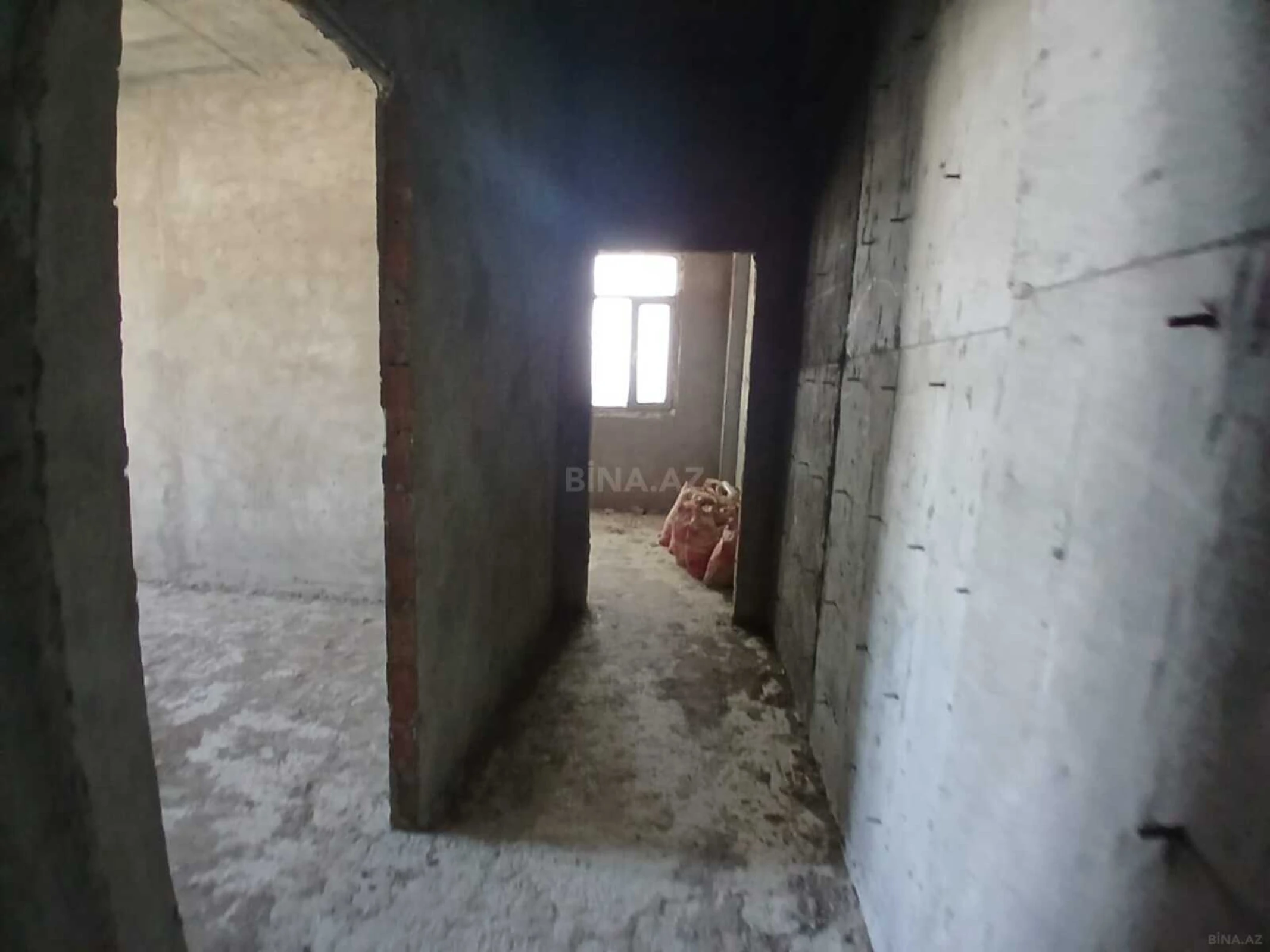 Satılır 3 otaqlı mənzil 176 m²