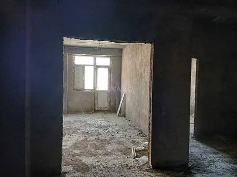 Satılır 3 otaqlı mənzil 176 m²