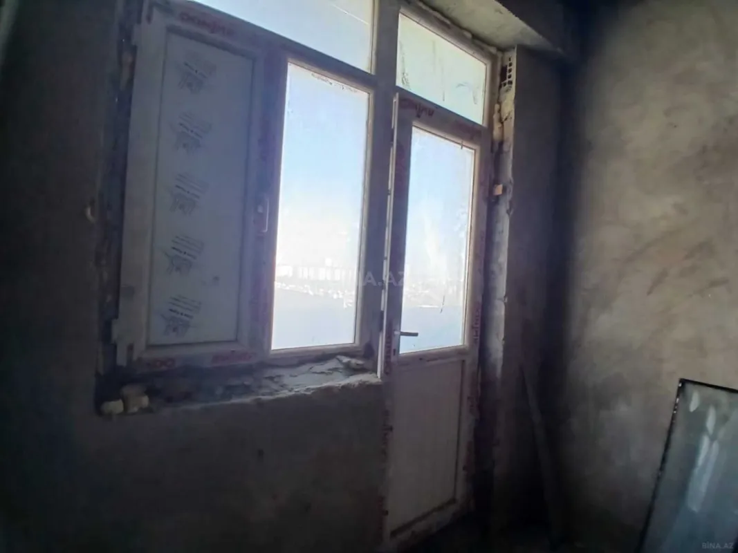 Satılır 3 otaqlı mənzil 176 m²