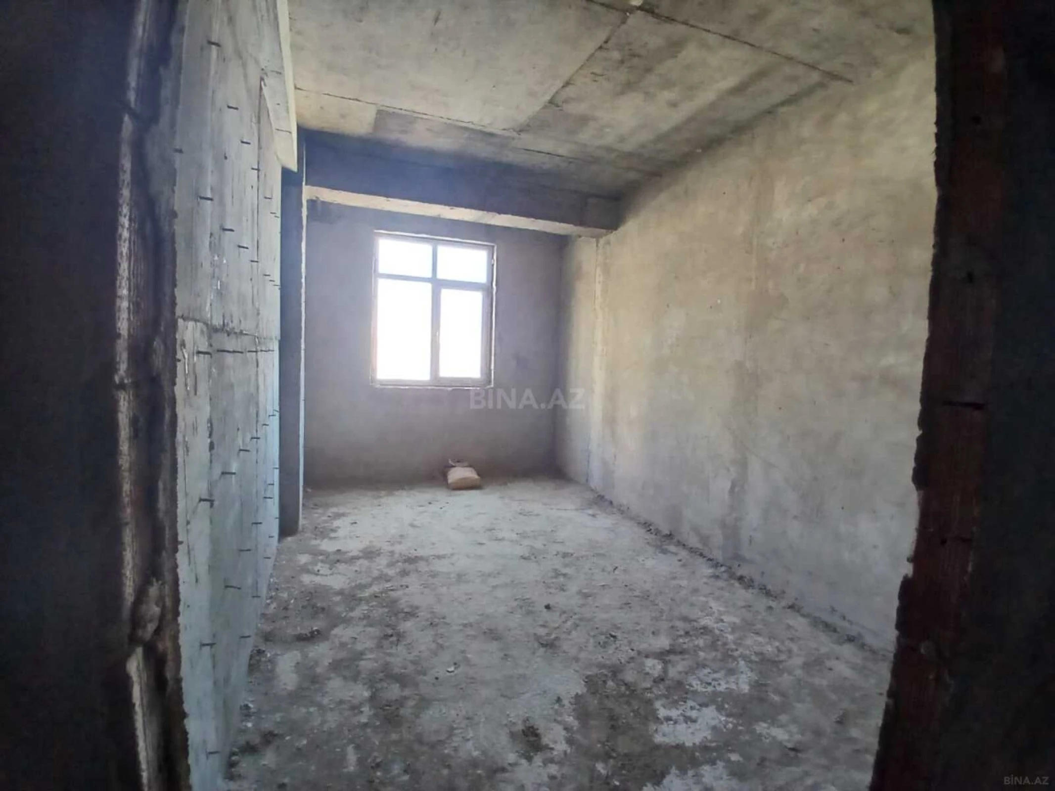 Satılır 3 otaqlı mənzil 176 m²