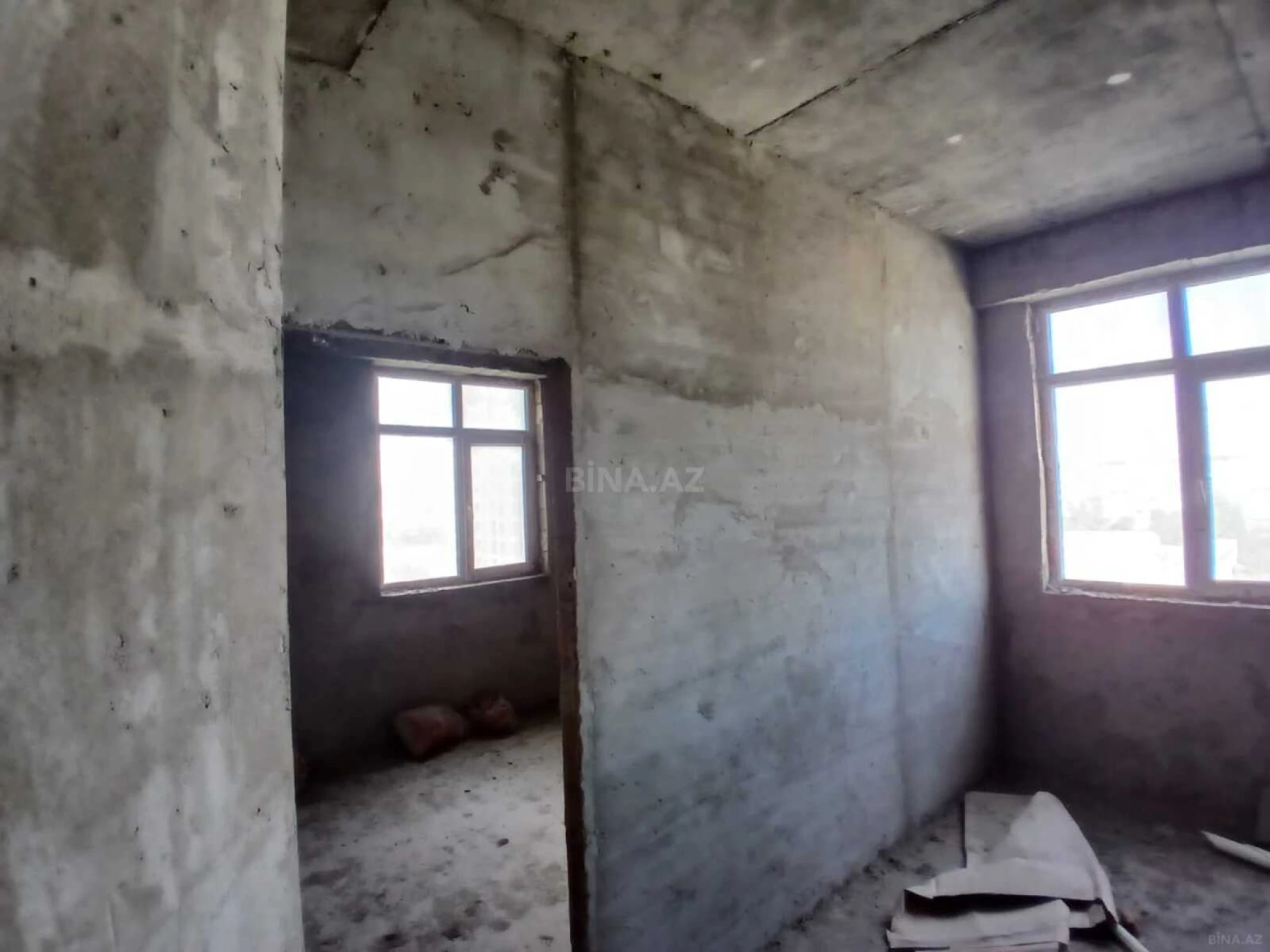 Satılır 3 otaqlı mənzil 176 m²