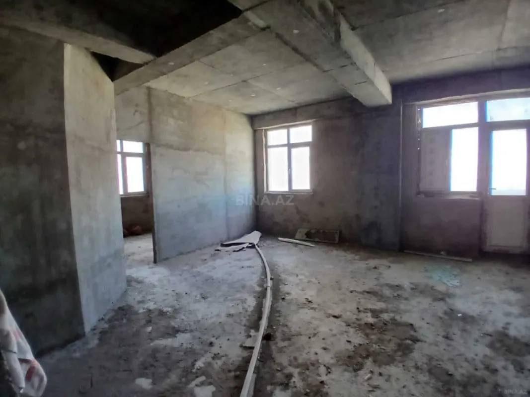 Satılır 3 otaqlı mənzil 176 m²