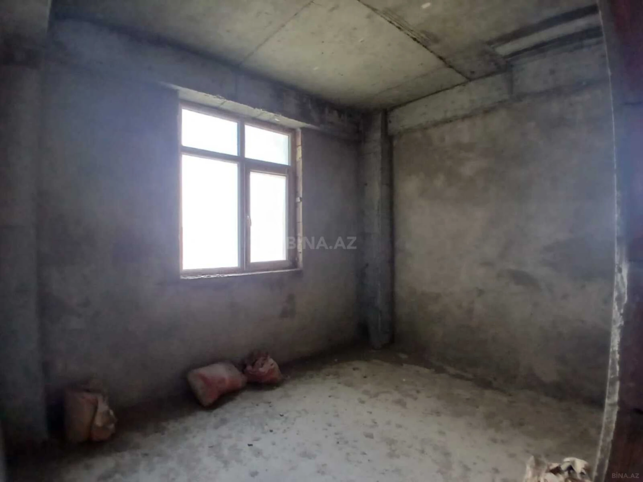 Satılır 3 otaqlı mənzil 176 m²