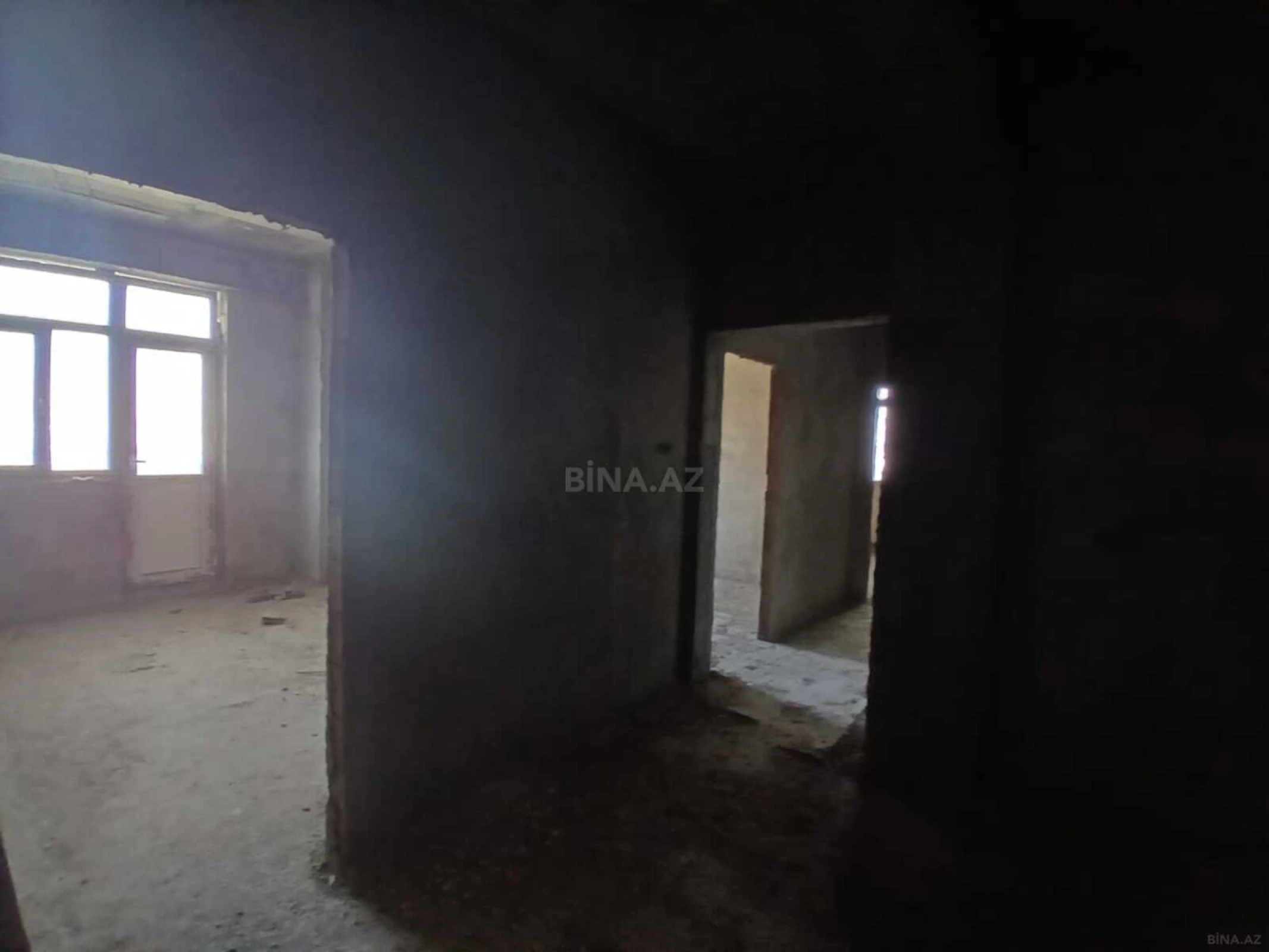 Satılır 3 otaqlı mənzil 176 m²