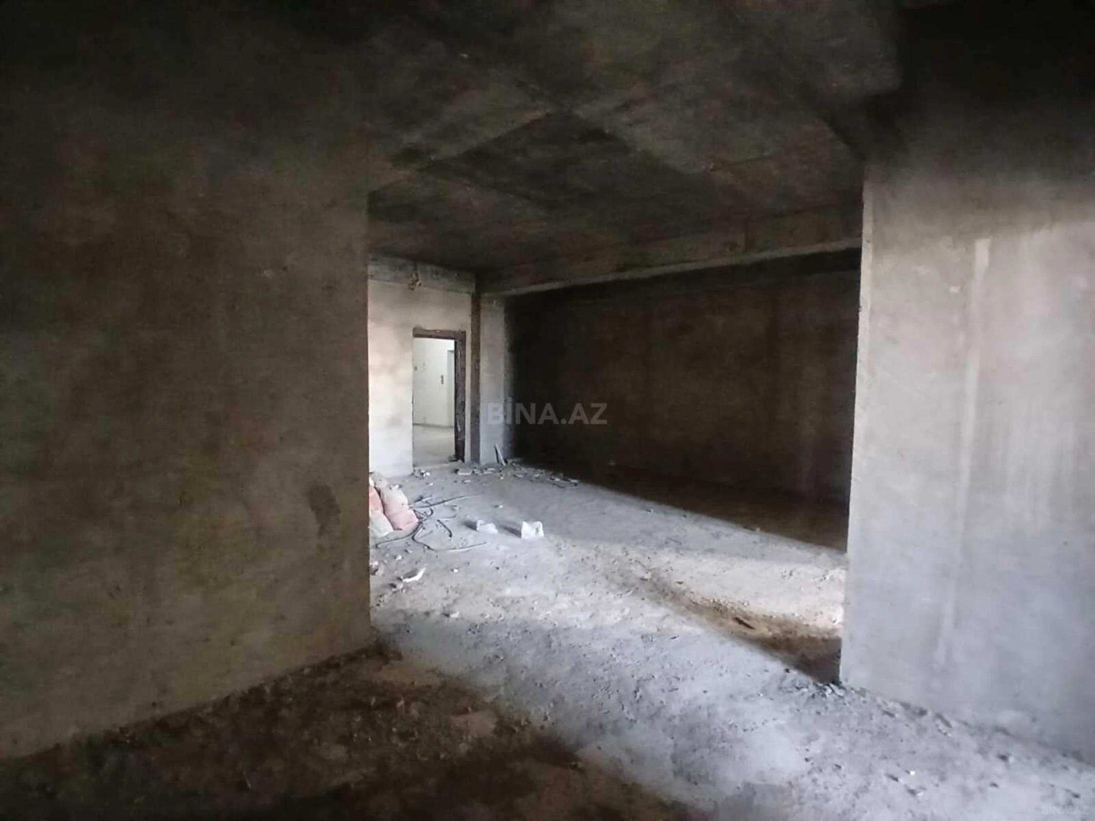 Satılır 3 otaqlı mənzil 176 m²