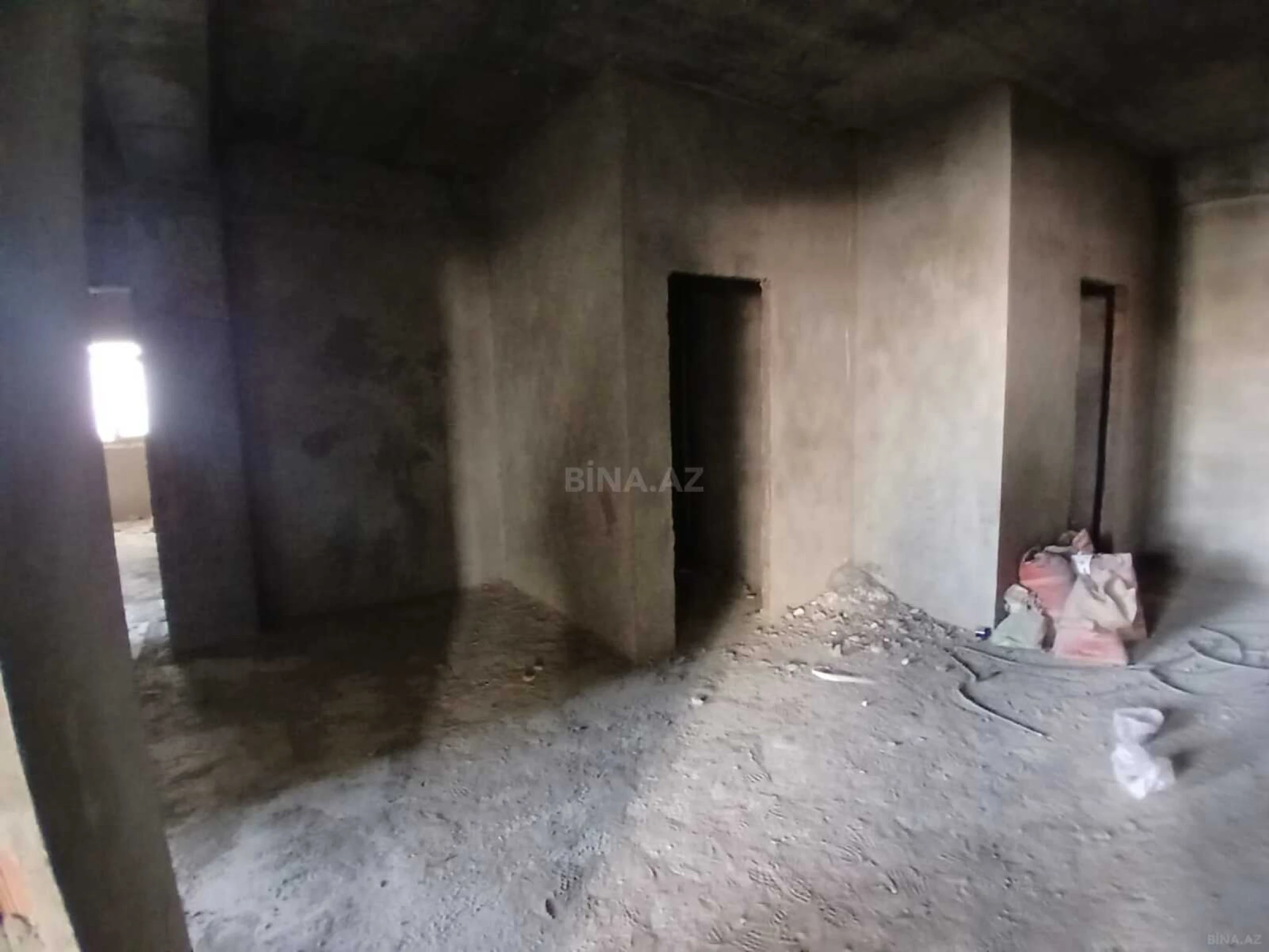 Satılır 3 otaqlı mənzil 176 m²