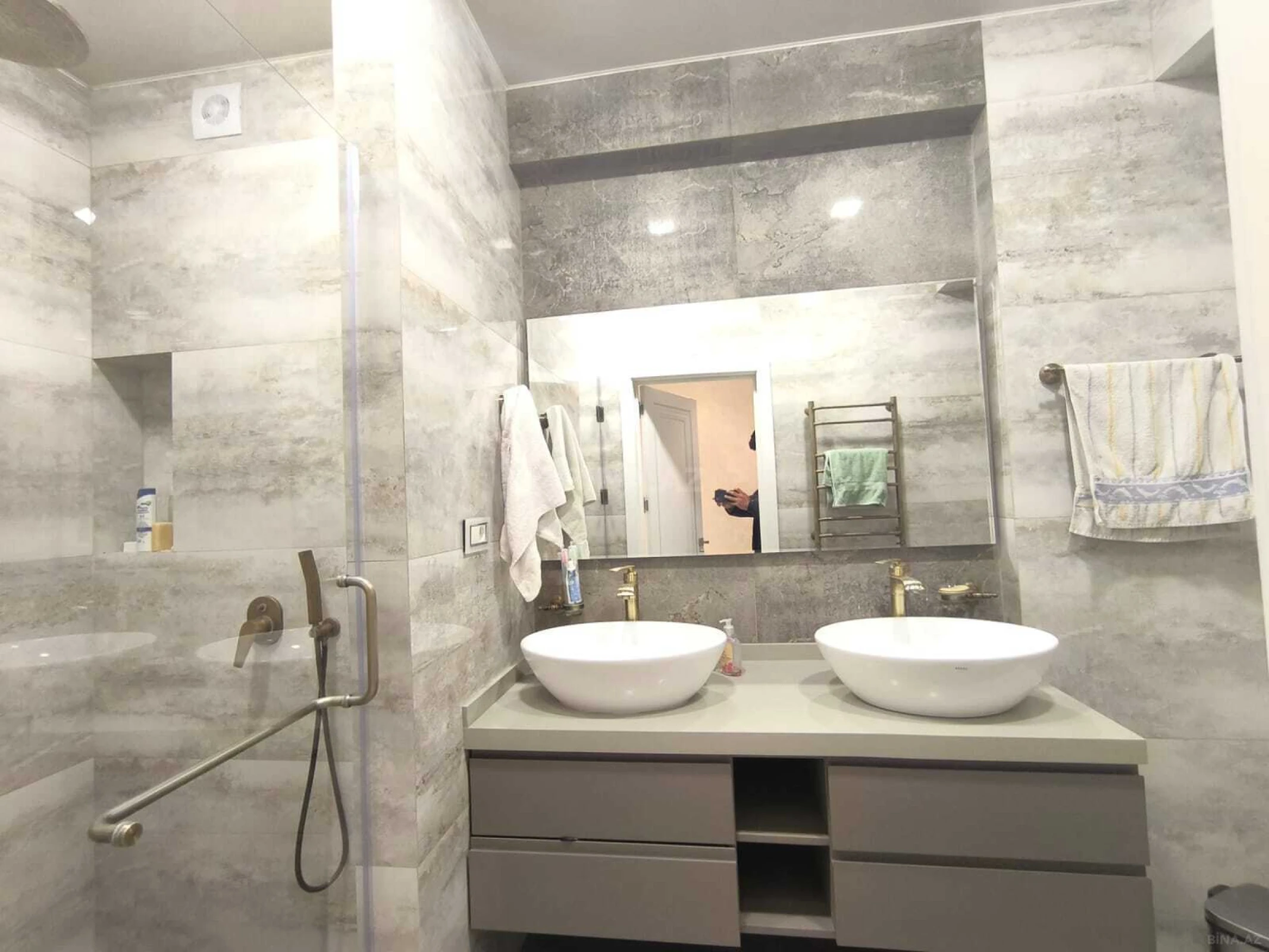 Kirayə verilir 4 otaqlı mənzil 165 m²