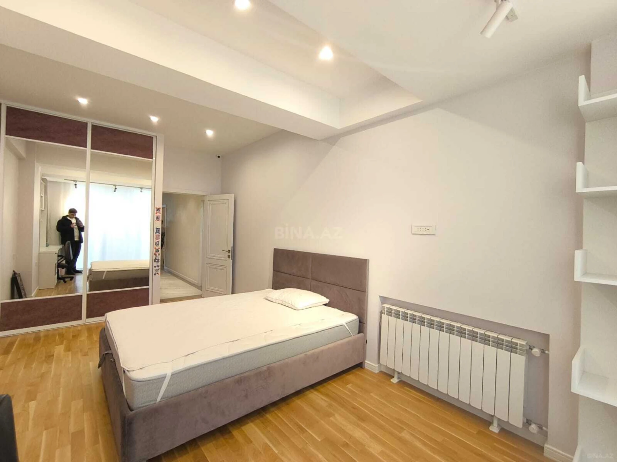 Kirayə verilir 4 otaqlı mənzil 165 m²
