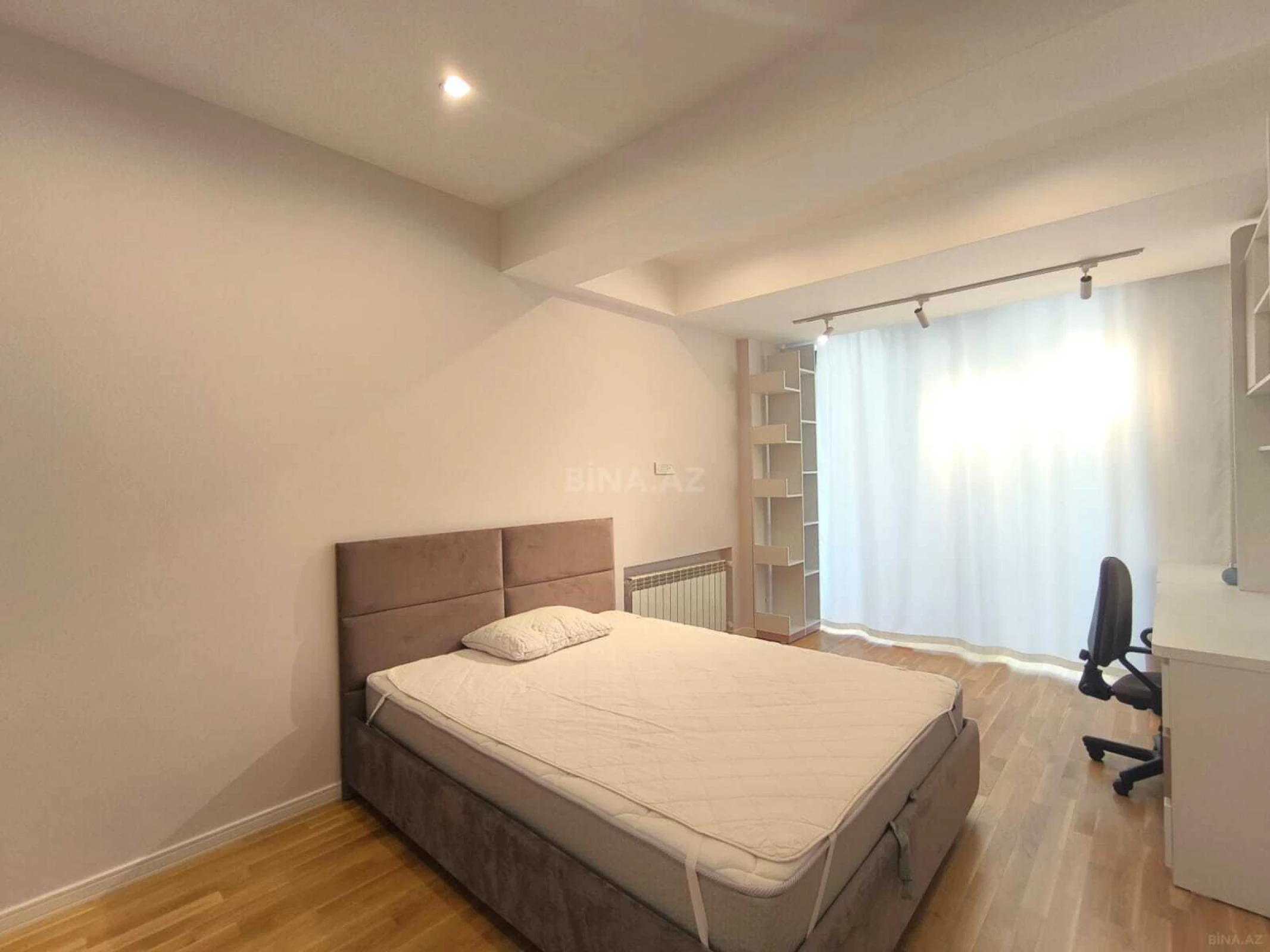 Kirayə verilir 4 otaqlı mənzil 165 m²